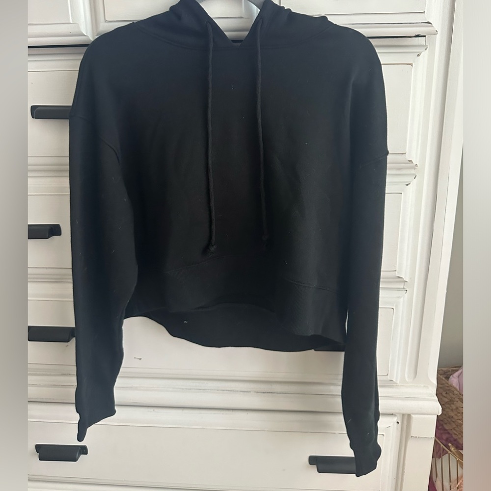 cropped black hoodie